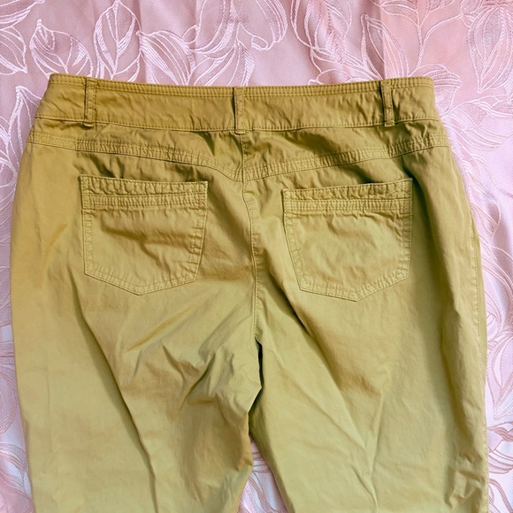 GERRY WEBER Women's Straight Leg Green Slightly Cropped Jeans - Size XL - Picture 9 of 10